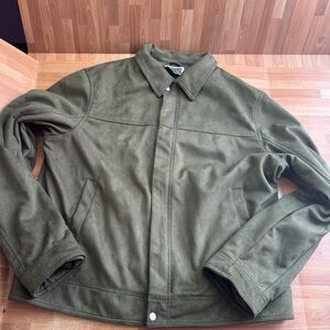 Reclaimed Vintage slim trucker jacket in faux suede, Size large, Army green